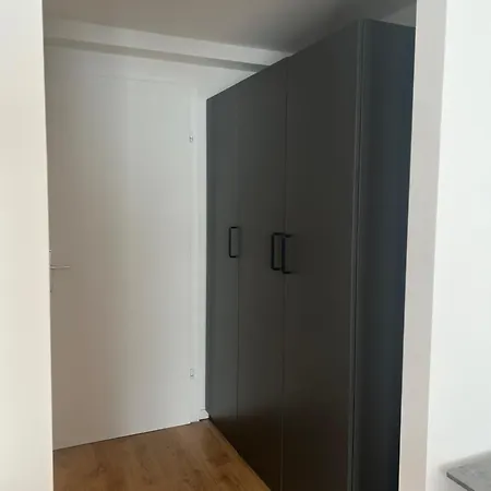 Xxxxx *