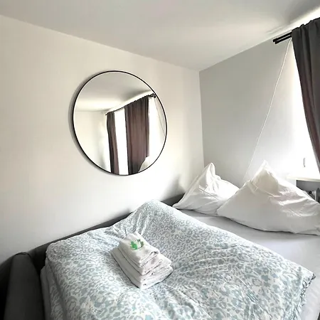 Apartment Xxxxx *
